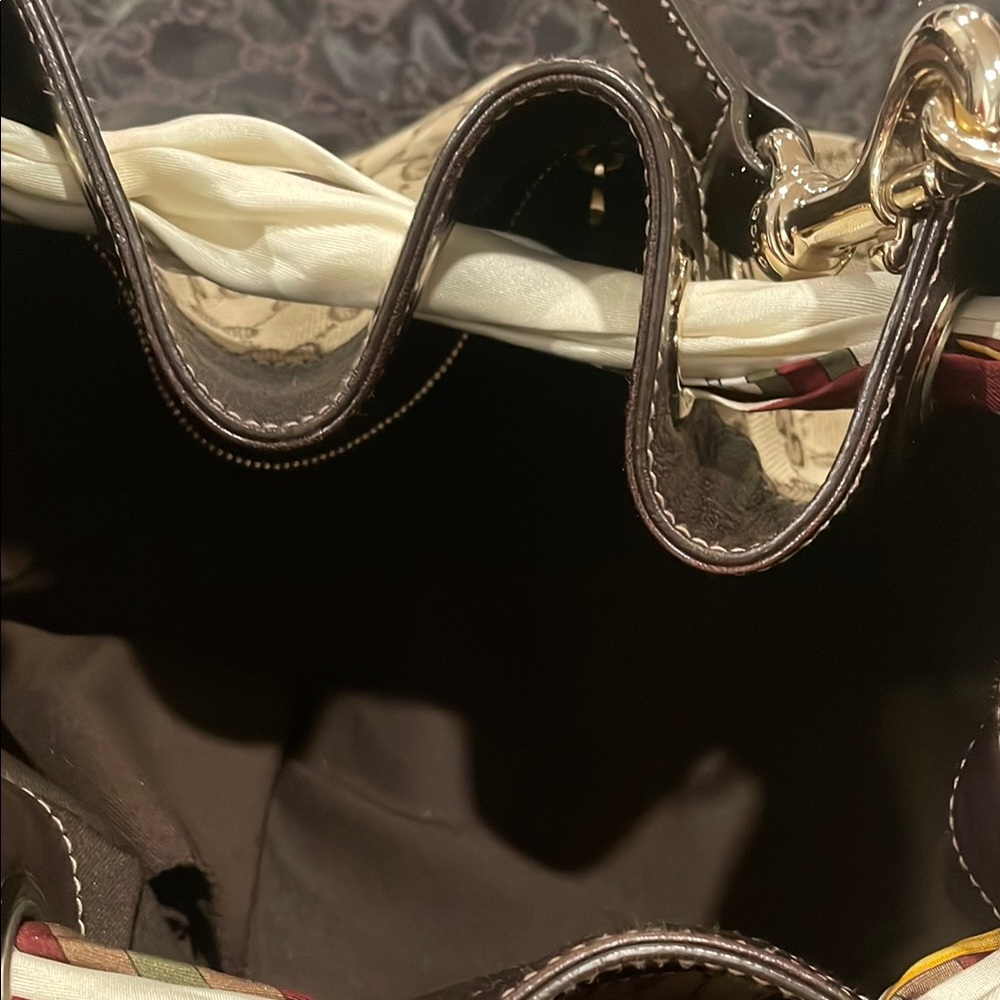 Gucci Beige and Brown Tote Bag with Red Scarf Accent - Picture 3 of 15